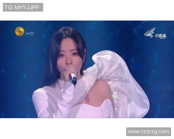 致敬足球明星张靓颖展现拼搏精神与无畏风采的传奇之路