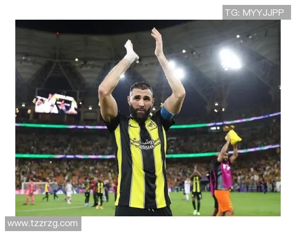 本泽马:从足球天才到传奇巨星的辉煌历程与影响力分析 本泽马:从足球天才到传奇巨星的辉煌历程与影响力分析